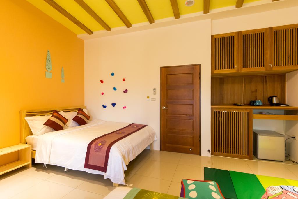 Fruit B&B Цзяосі Екстер'єр фото
