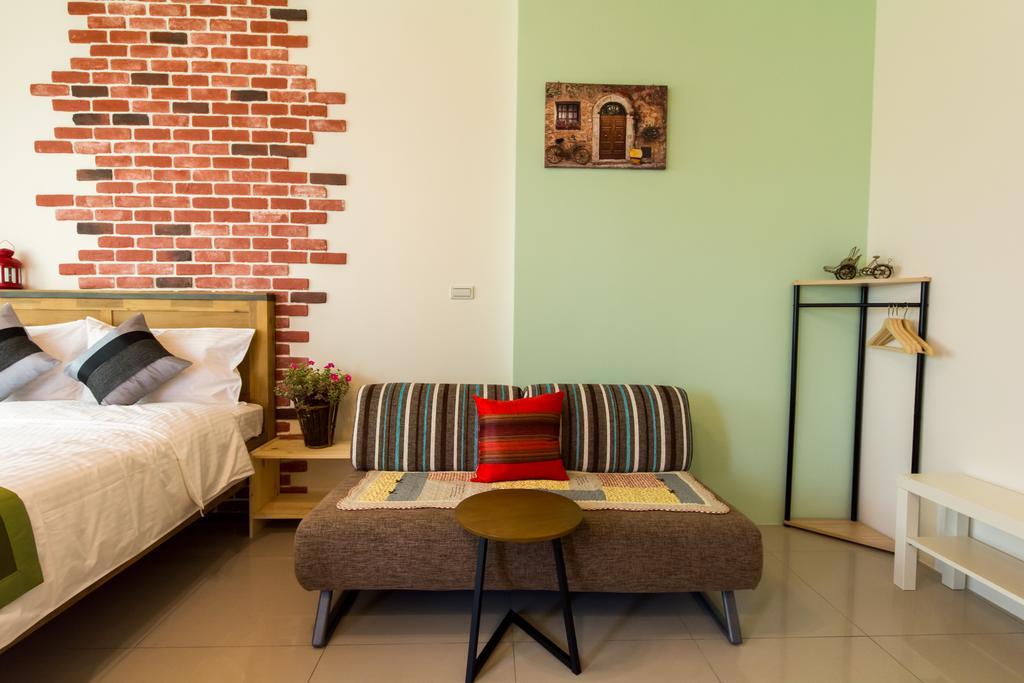Fruit B&B Цзяосі Екстер'єр фото